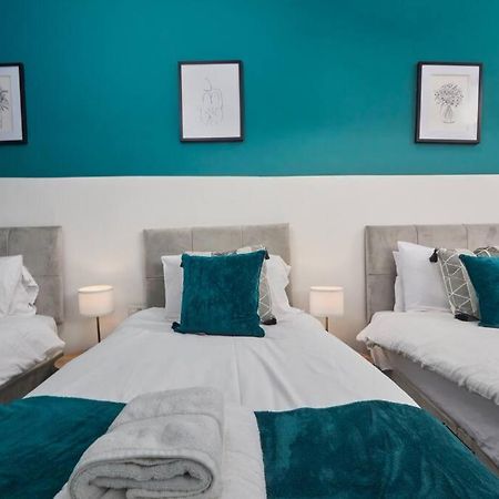 Large House Close To Leeds - Ideal For Groups Екстериор снимка