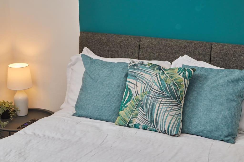 Large House Close To Leeds - Ideal For Groups Екстериор снимка