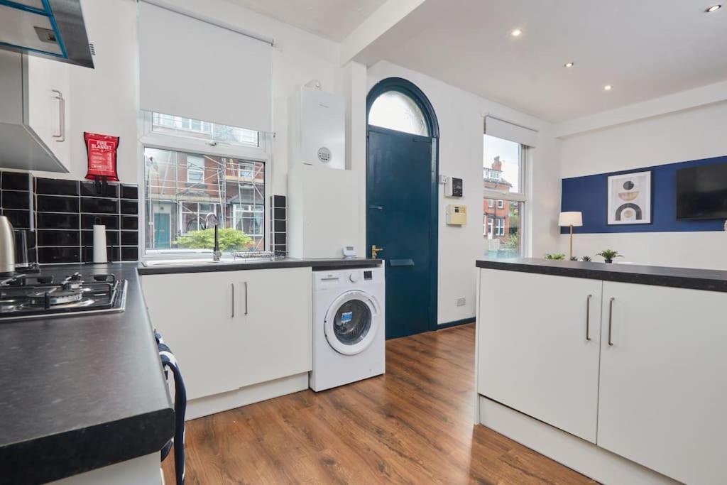 Large House Close To Leeds - Ideal For Groups Екстериор снимка