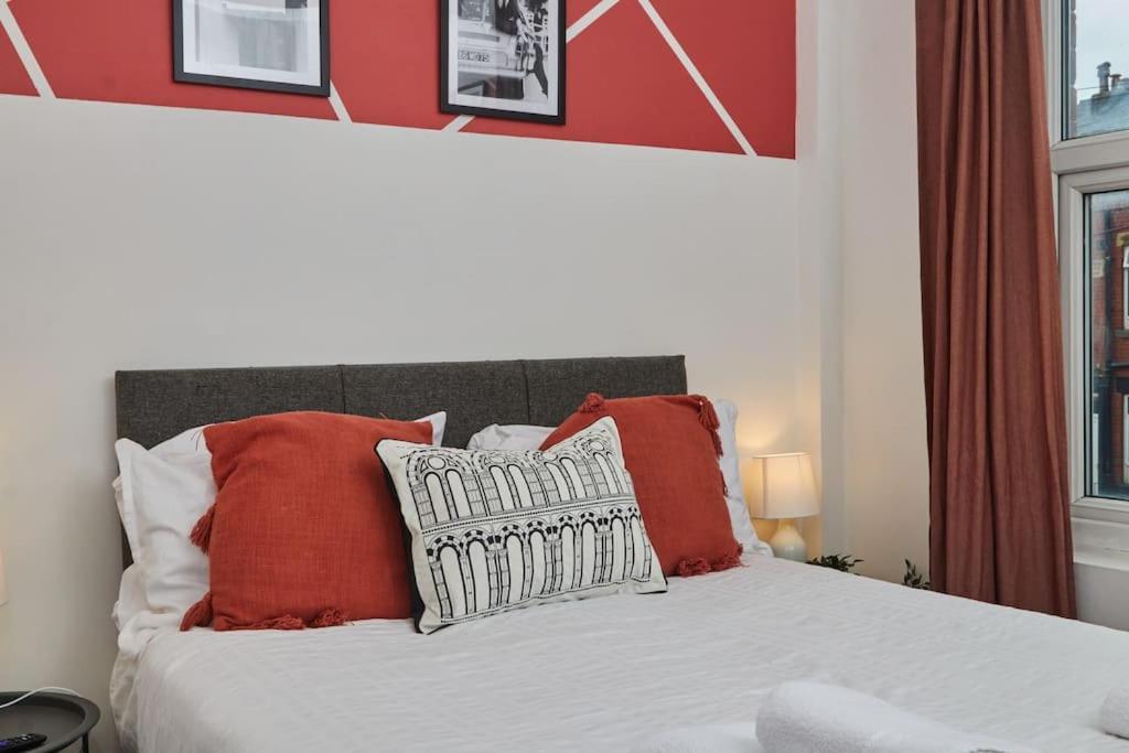 Large House Close To Leeds - Ideal For Groups Екстериор снимка