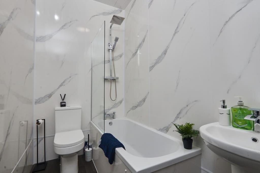 Large House Close To Leeds - Ideal For Groups Екстериор снимка