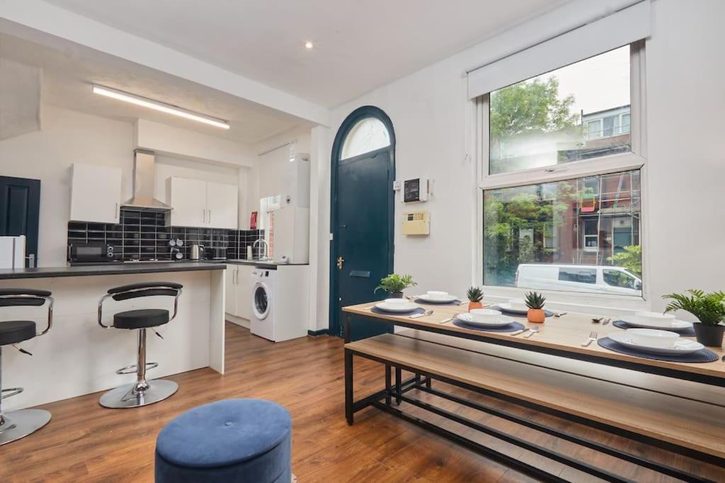 Large House Close To Leeds - Ideal For Groups Екстериор снимка
